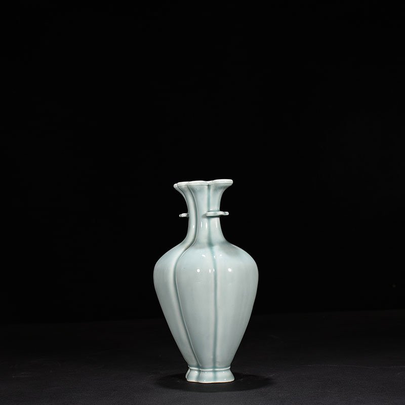 Qing Dynasty Qianlong period of pink celadon glaze plate-length amphora