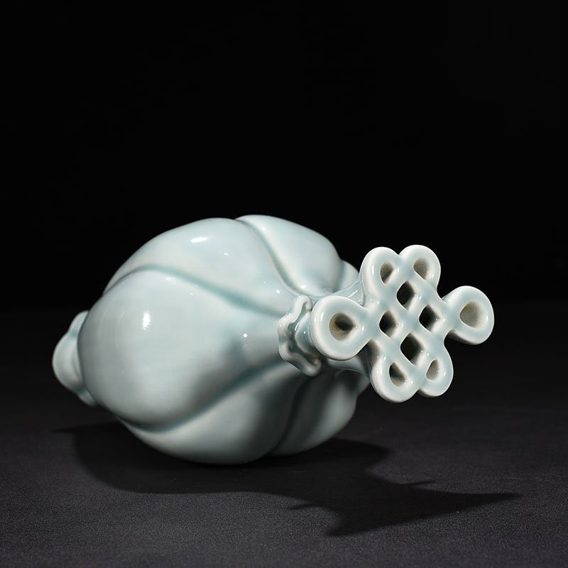 Qing Dynasty Qianlong period of pink celadon glaze plate-length amphora
