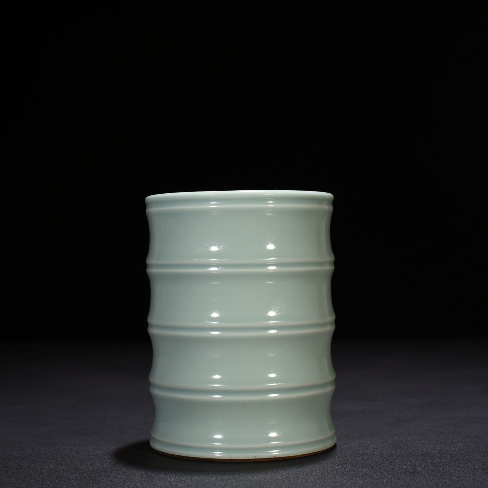 Qing Dynasty Qianlong pink celadon glaze bamboo pen holder