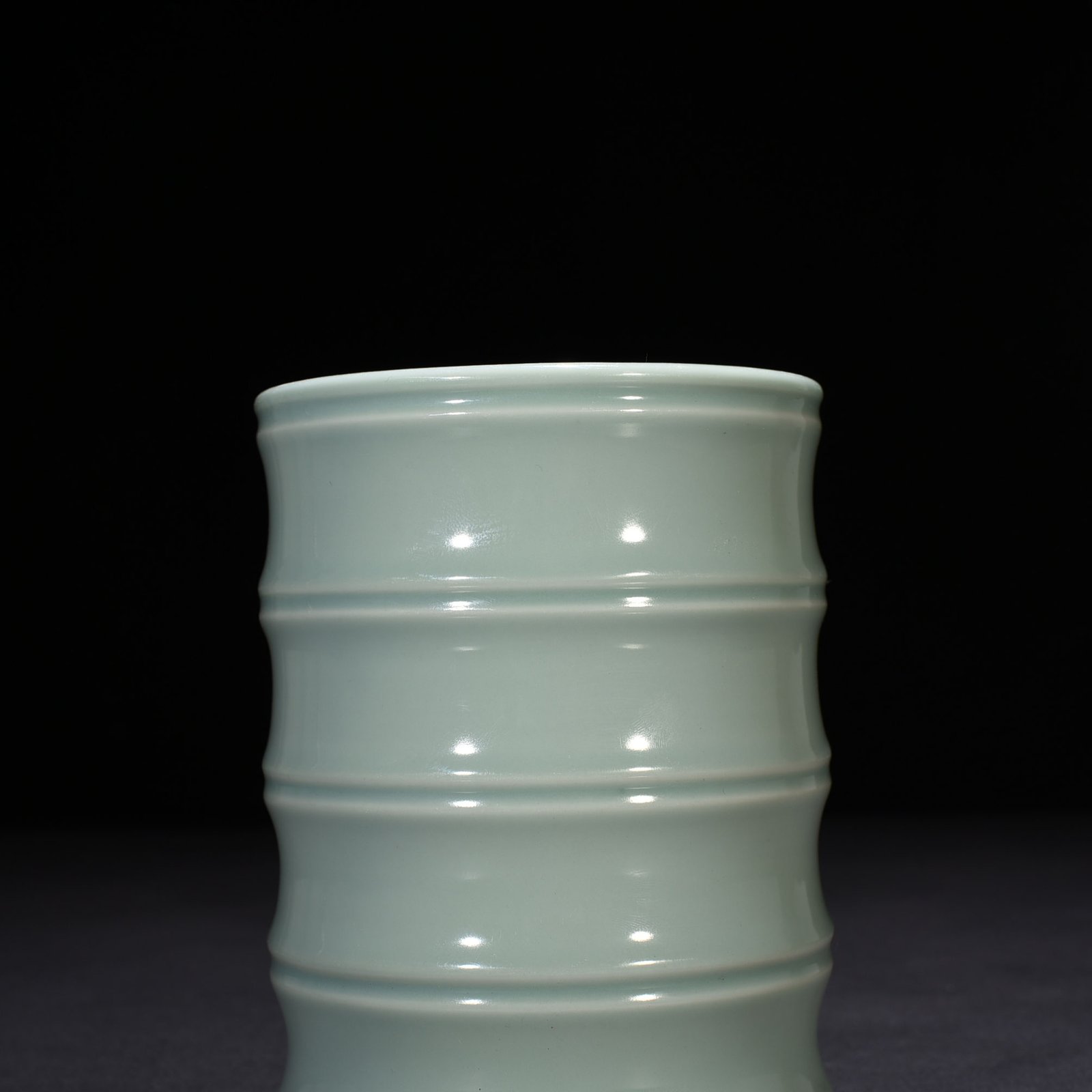 Qing Dynasty Qianlong pink celadon glaze bamboo pen holder