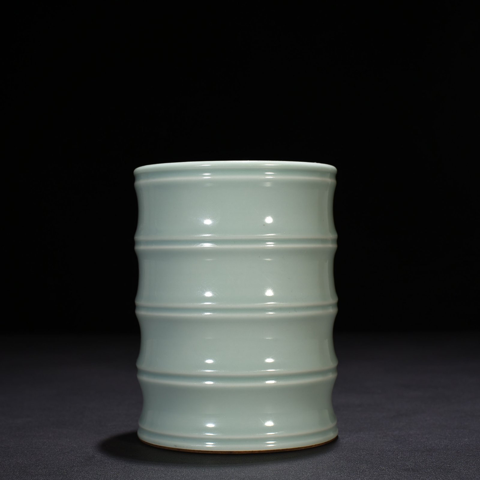 Qing Dynasty Qianlong pink celadon glaze bamboo pen holder