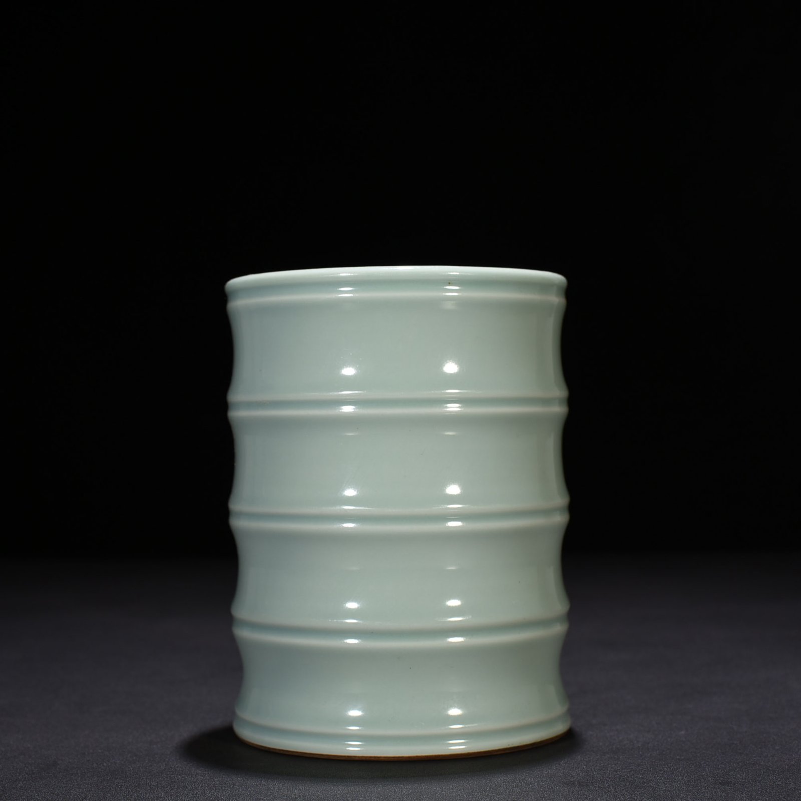 Qing Dynasty Qianlong pink celadon glaze bamboo pen holder