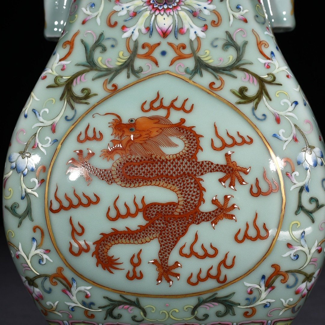 Qing Dynasty Qianlong pink celadon glaze pastel flower window alum red gold dragon pattern penetrating square vase