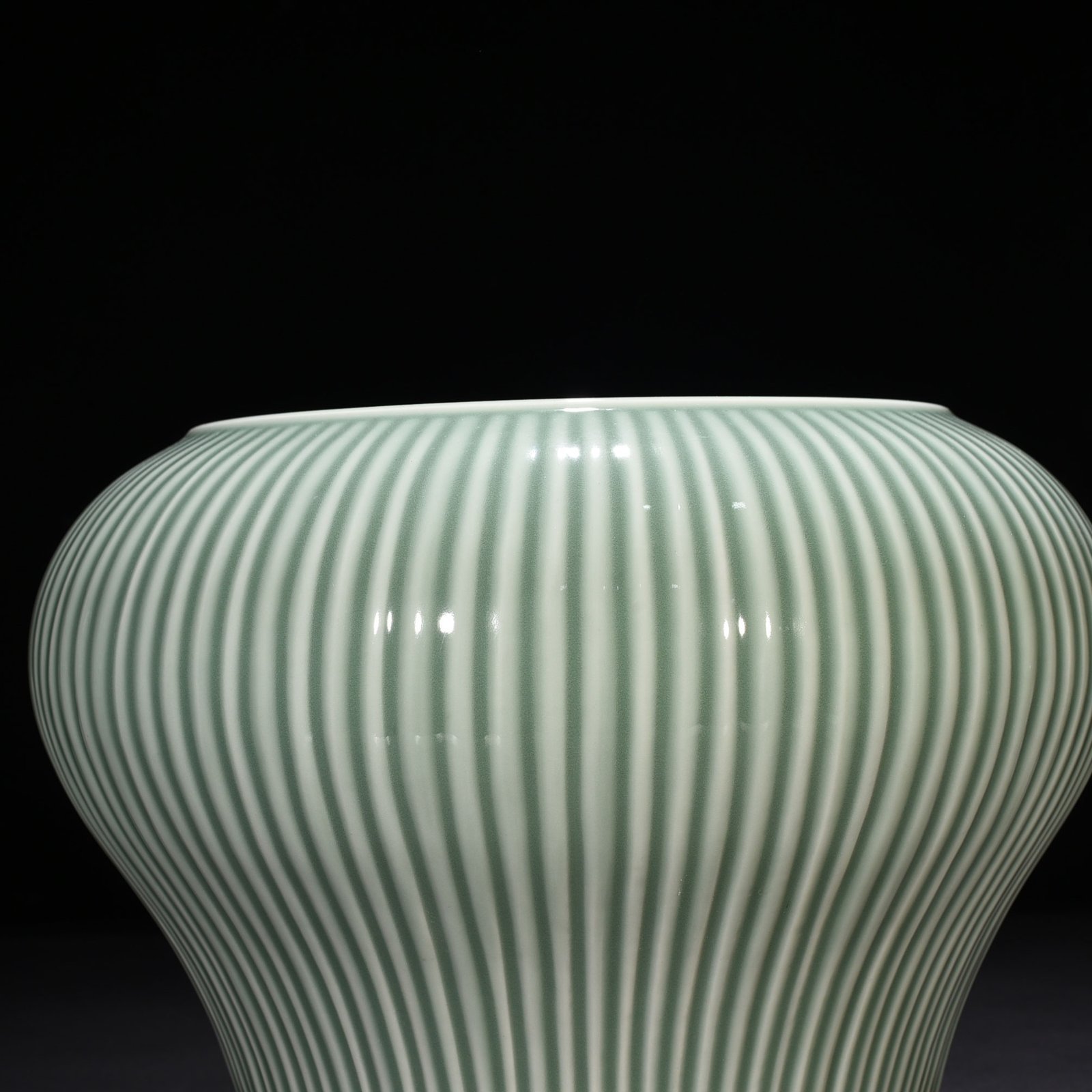 Qing Dynasty Qianlong pink and green glaze with chrysanthemum petals