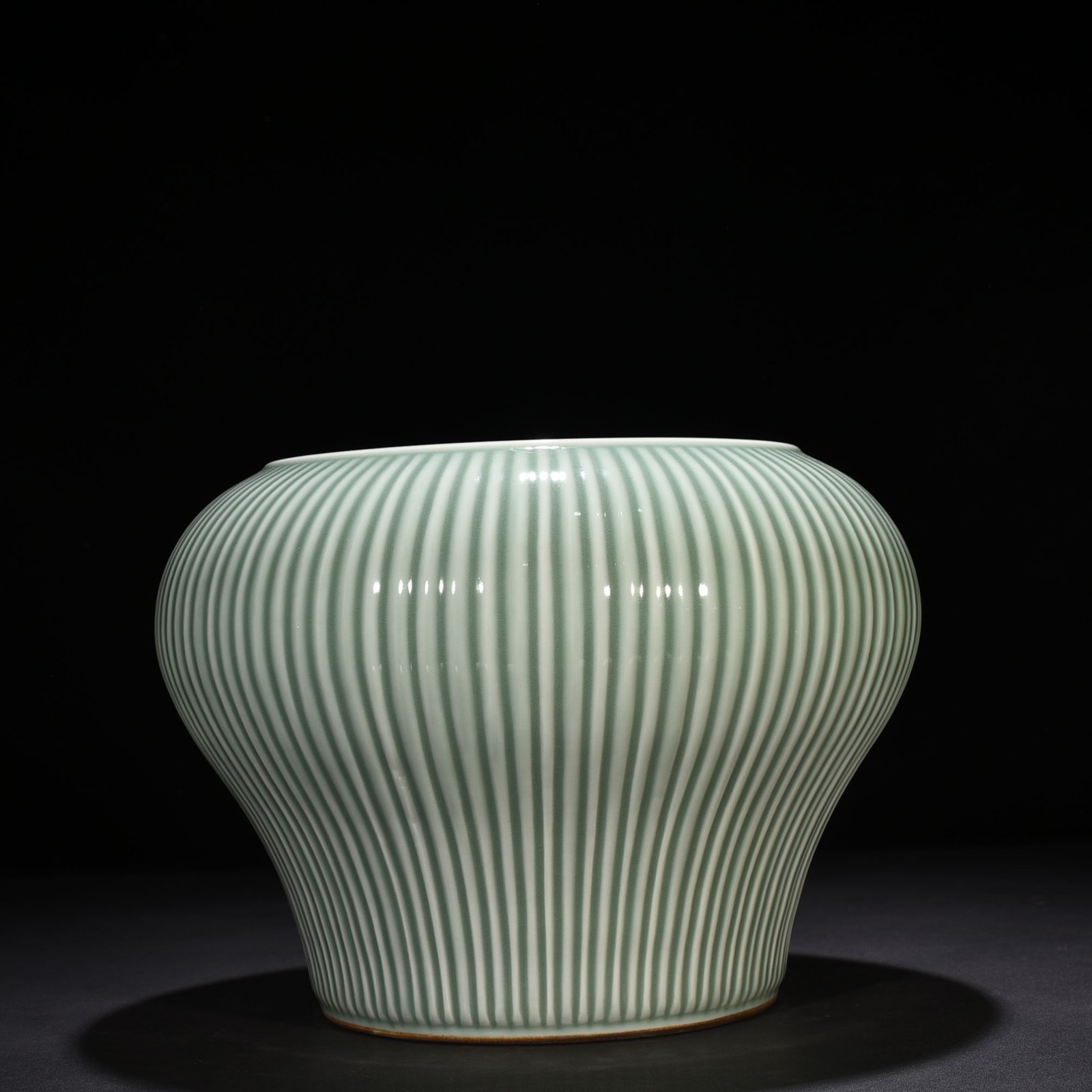 Qing Dynasty Qianlong pink and green glaze with chrysanthemum petals
