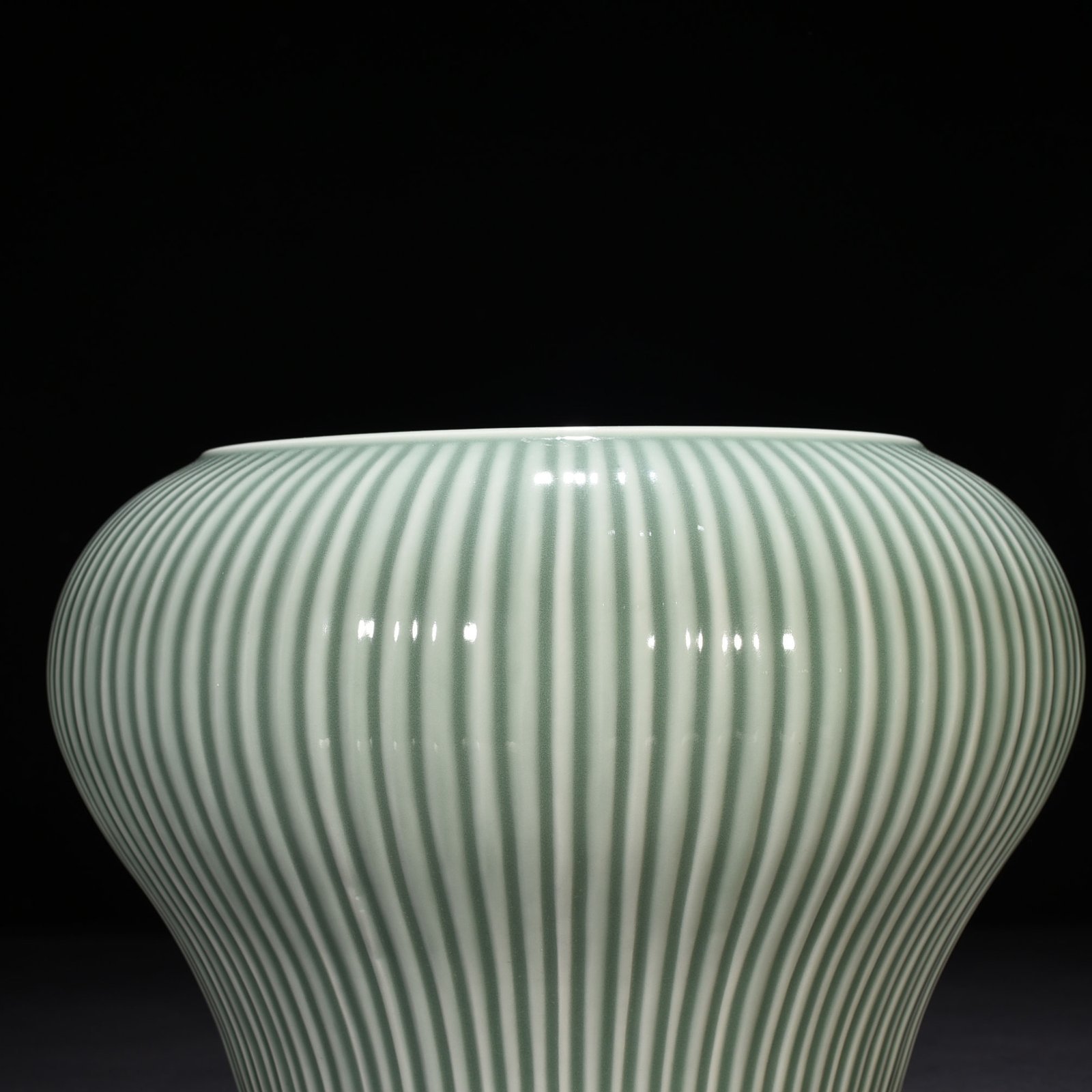Qing Dynasty Qianlong pink and green glaze with chrysanthemum petals