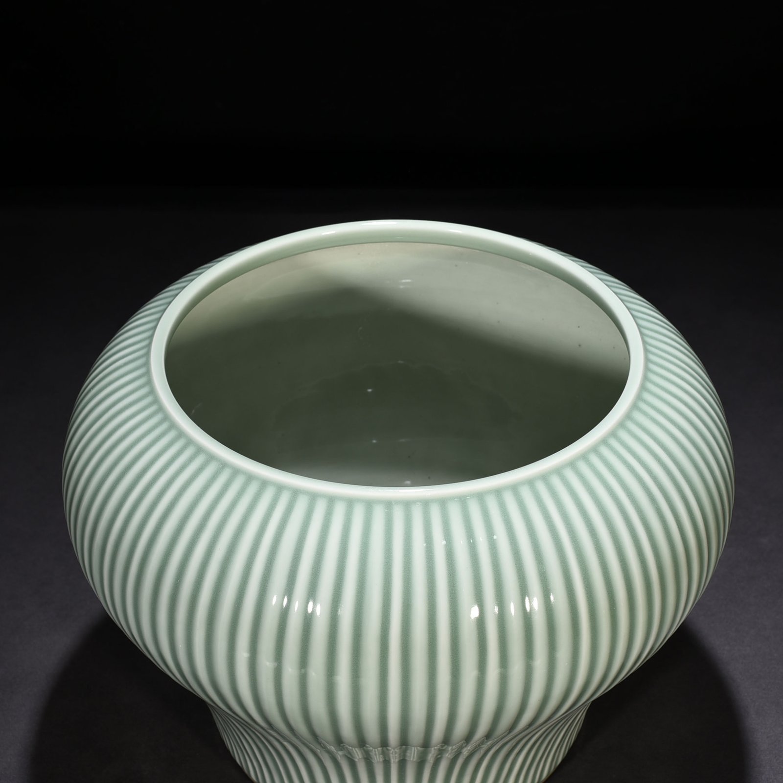 Qing Dynasty Qianlong pink and green glaze with chrysanthemum petals