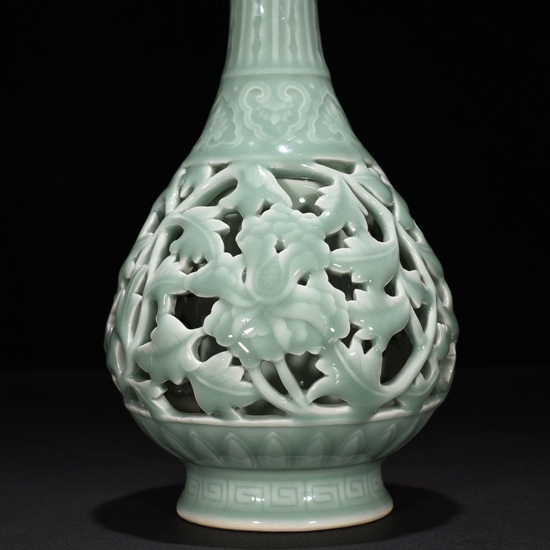 Qing Dynasty Qianlong pink celadon glaze hollow vase with entwined branches and floral patterns