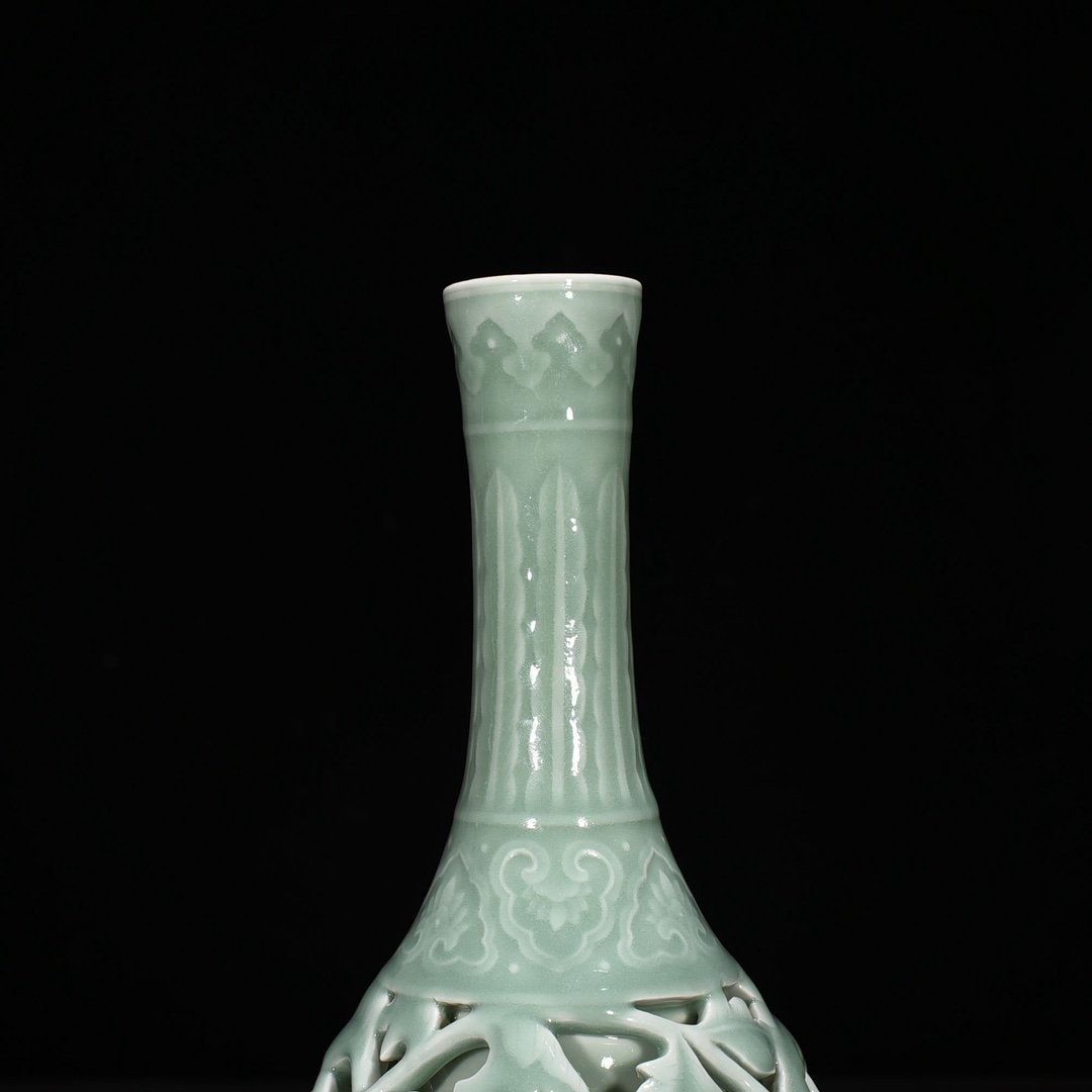 Qing Dynasty Qianlong pink celadon glaze hollow vase with entwined branches and floral patterns