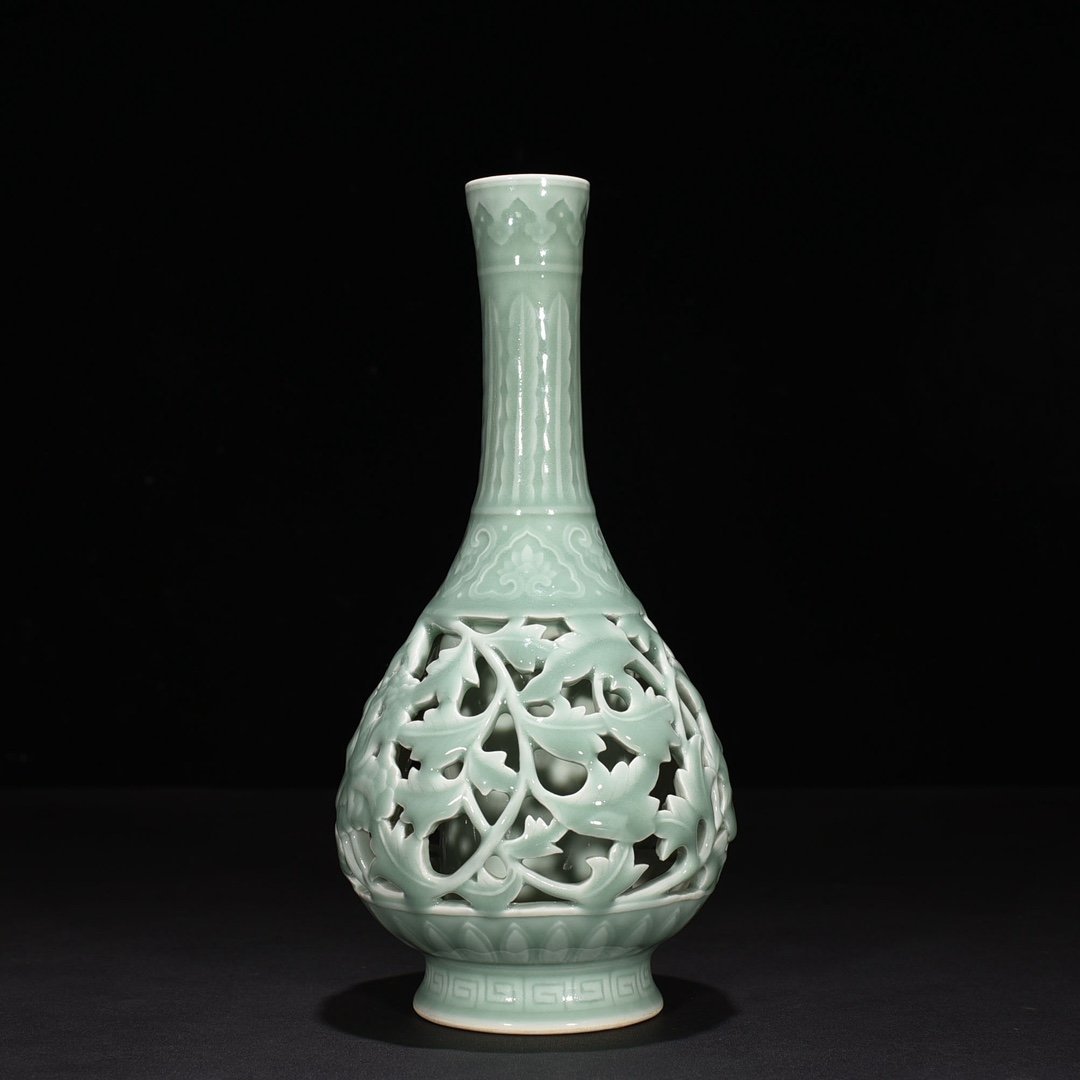 Qing Dynasty Qianlong pink celadon glaze hollow vase with entwined branches and floral patterns