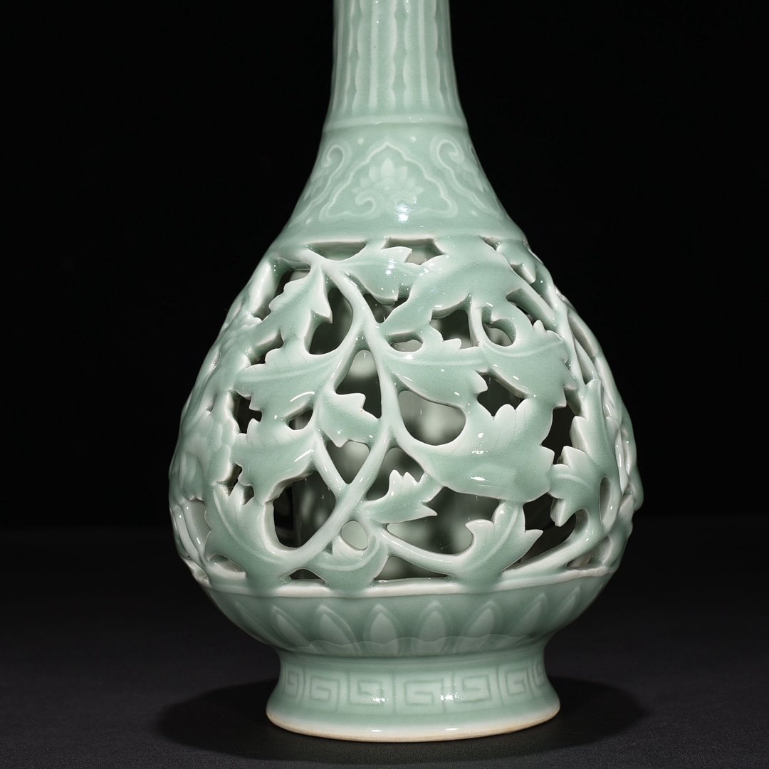Qing Dynasty Qianlong pink celadon glaze hollow vase with entwined branches and floral patterns