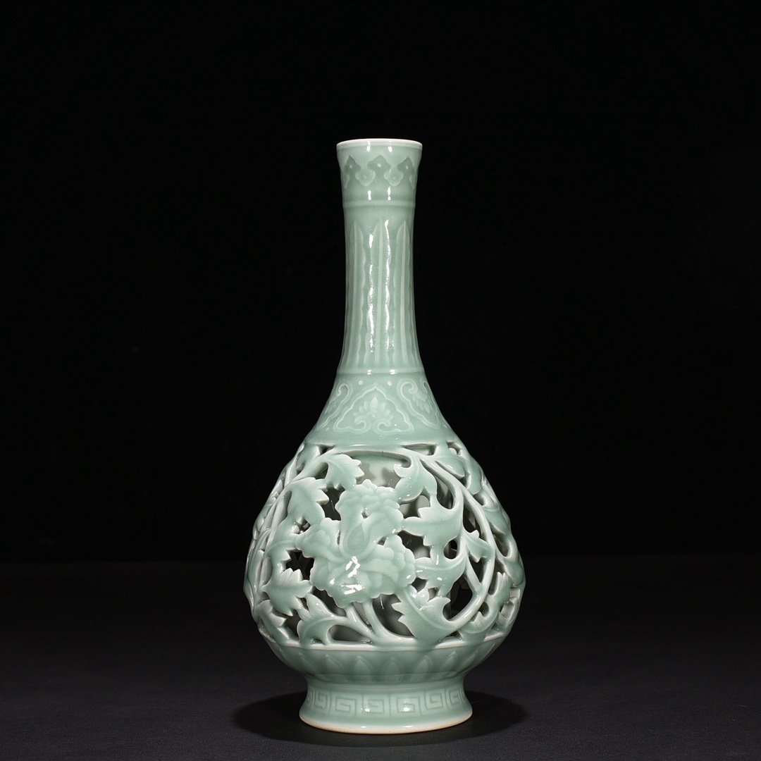 Qing Dynasty Qianlong pink celadon glaze hollow vase with entwined branches and floral patterns