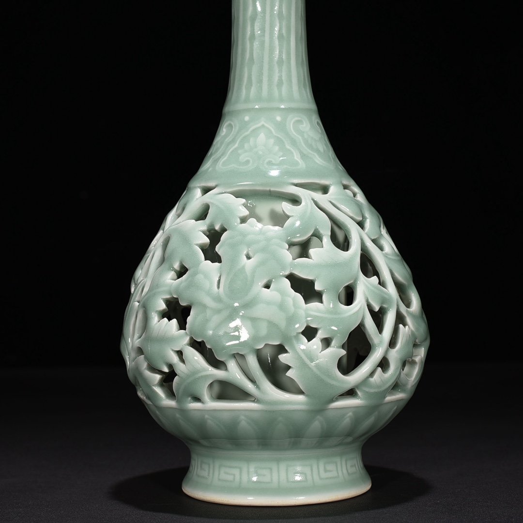Qing Dynasty Qianlong pink celadon glaze hollow vase with entwined branches and floral patterns