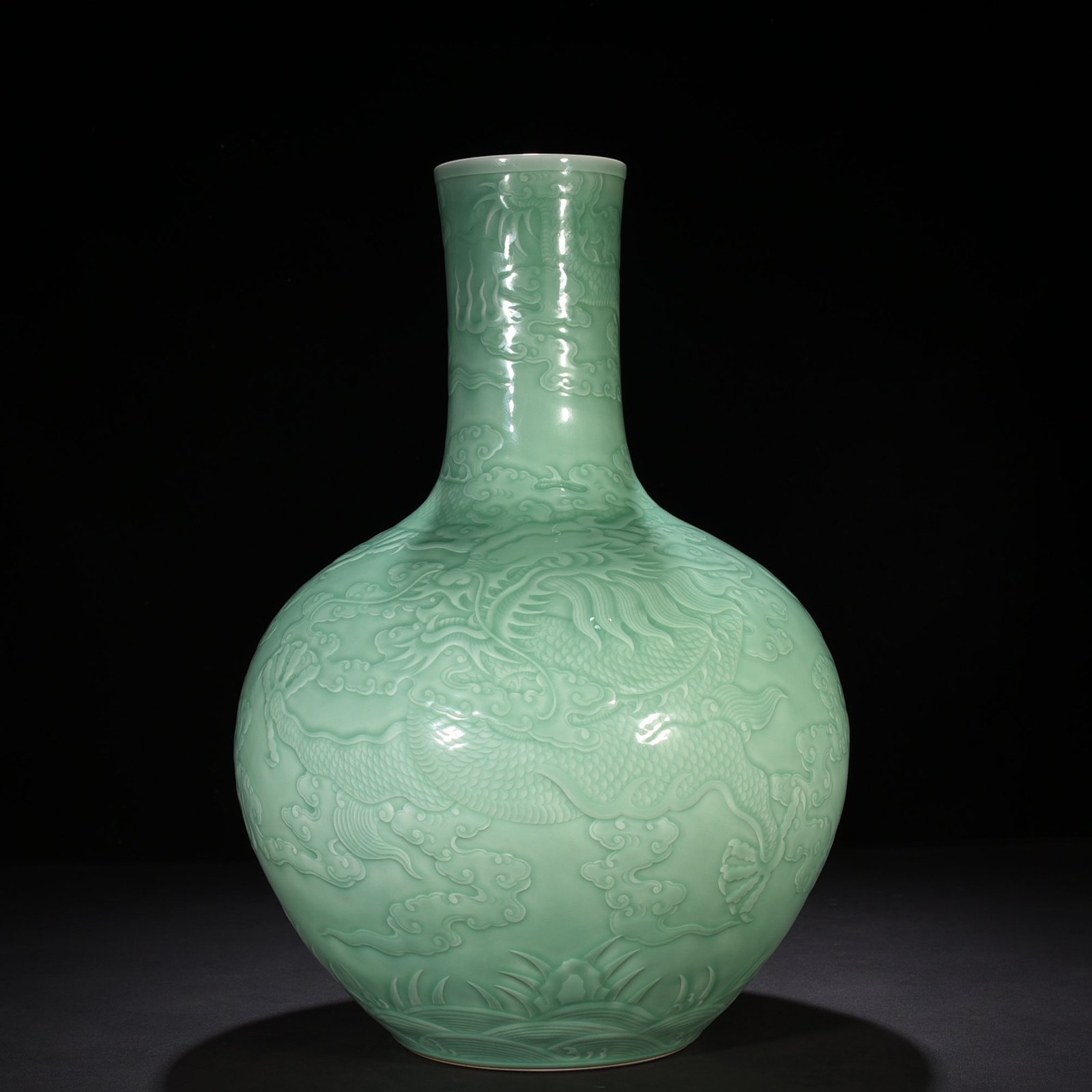 Qing Dynasty Qianlong pink celadon glaze carved cloud and dragon pattern celestial sphere vase