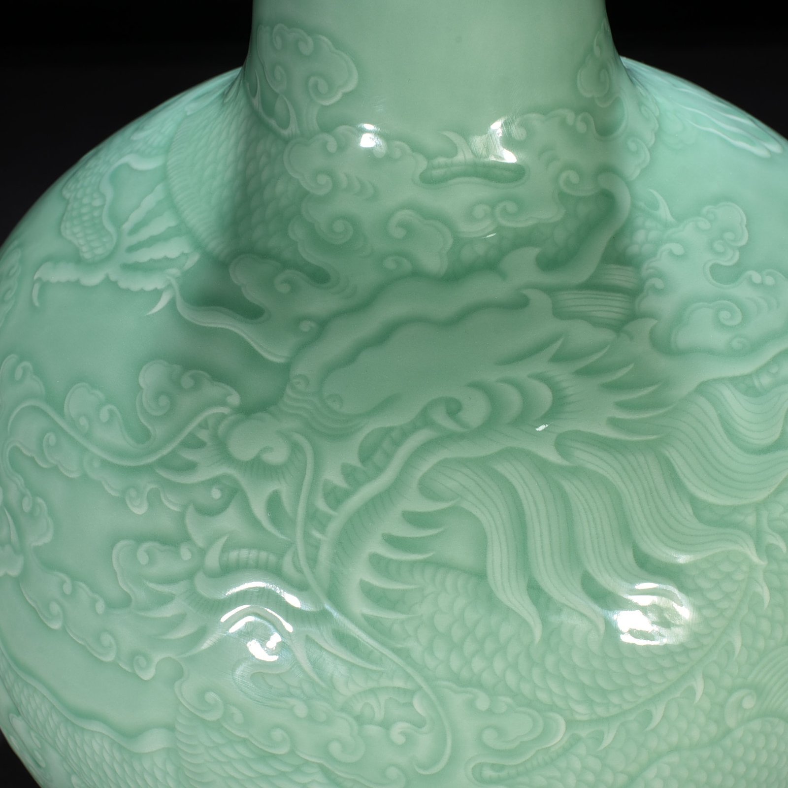 Qing Dynasty Qianlong pink celadon glaze carved cloud and dragon pattern celestial sphere vase