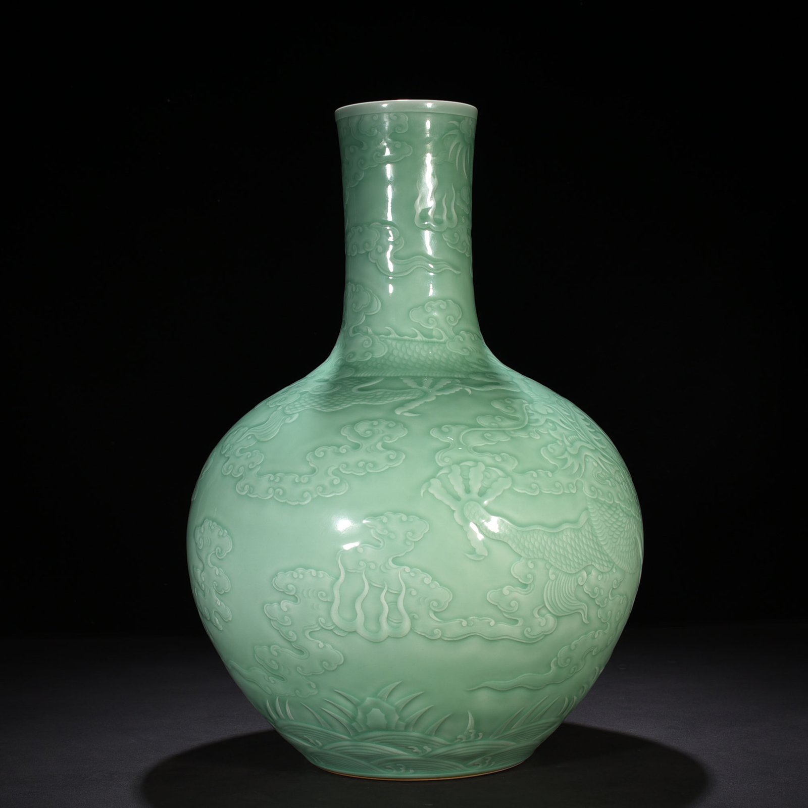 Qing Dynasty Qianlong pink celadon glaze carved cloud and dragon pattern celestial sphere vase