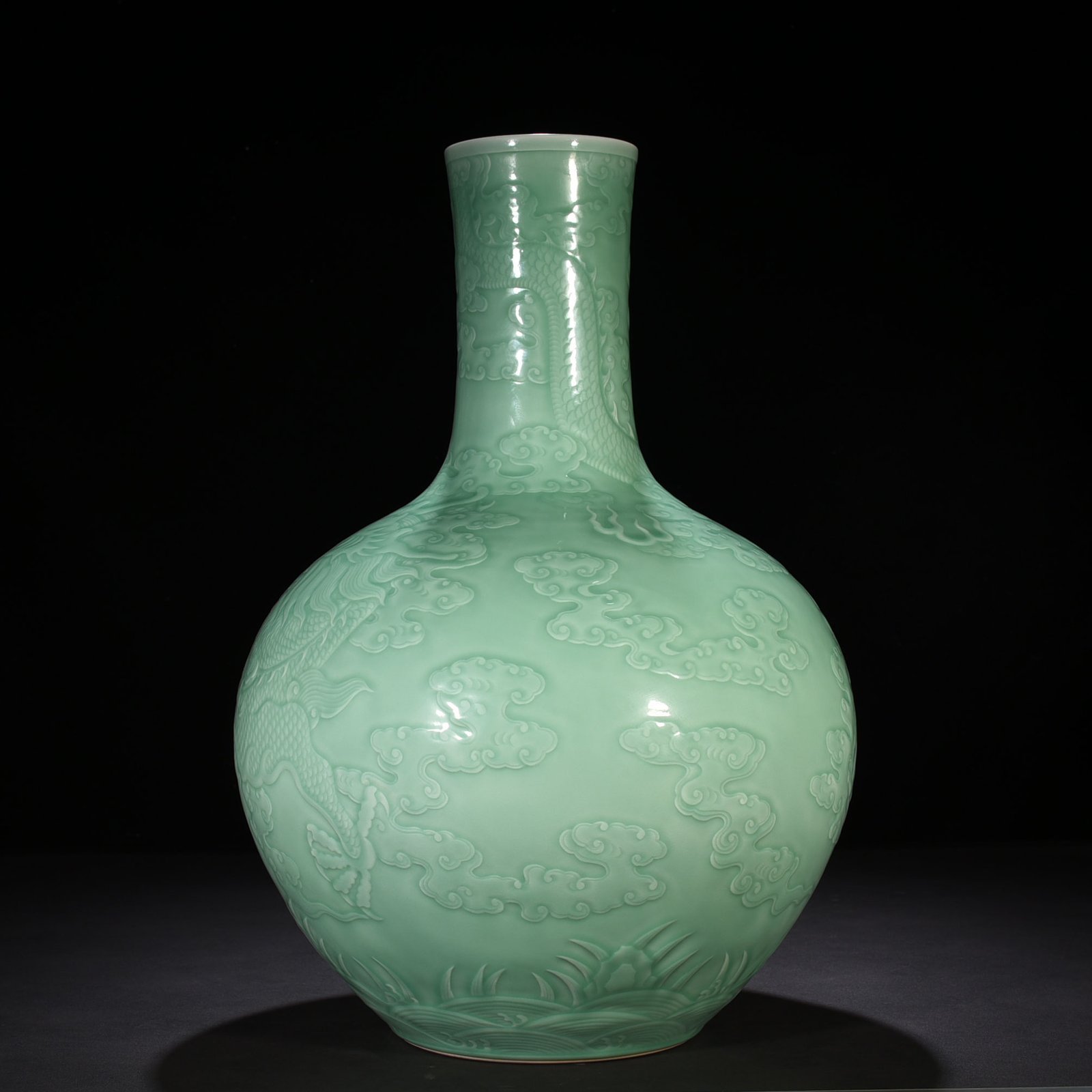 Qing Dynasty Qianlong pink celadon glaze carved cloud and dragon pattern celestial sphere vase