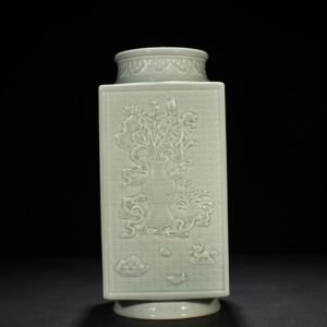 Qing Dynasty Qianlong pink celadon glaze carved ancient flower pattern Cong style vase