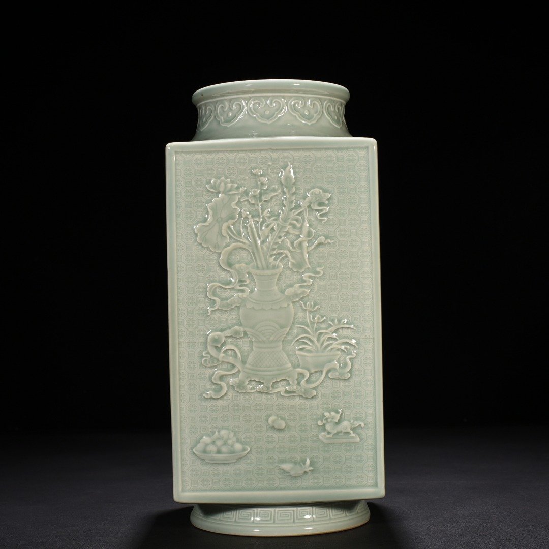 Qing Dynasty Qianlong pink celadon glaze carved ancient flower pattern Cong style vase