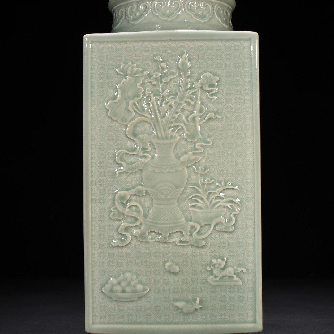 Qing Dynasty Qianlong pink celadon glaze carved ancient flower pattern Cong style vase