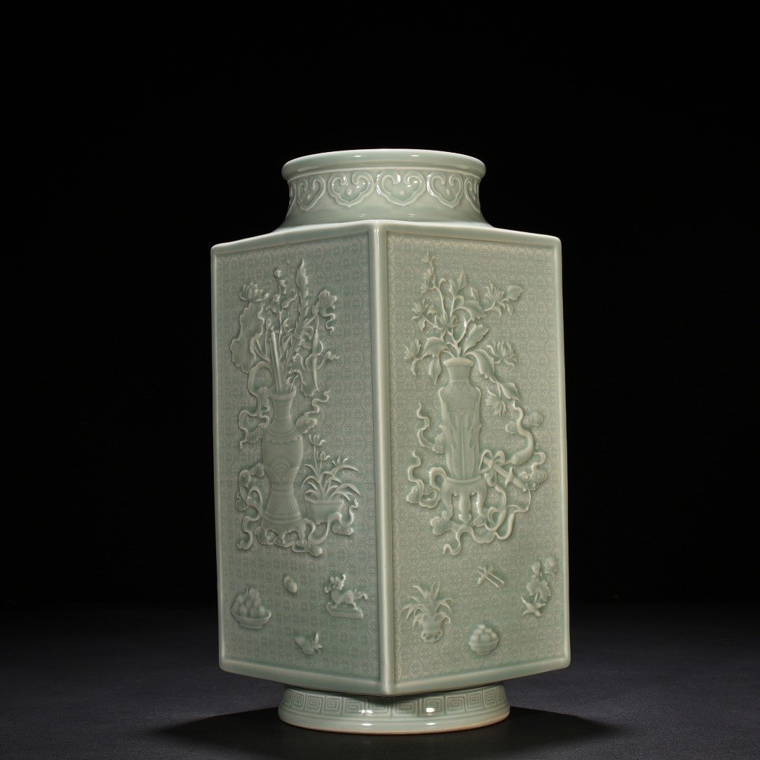 Qing Dynasty Qianlong pink celadon glaze carved ancient flower pattern Cong style vase