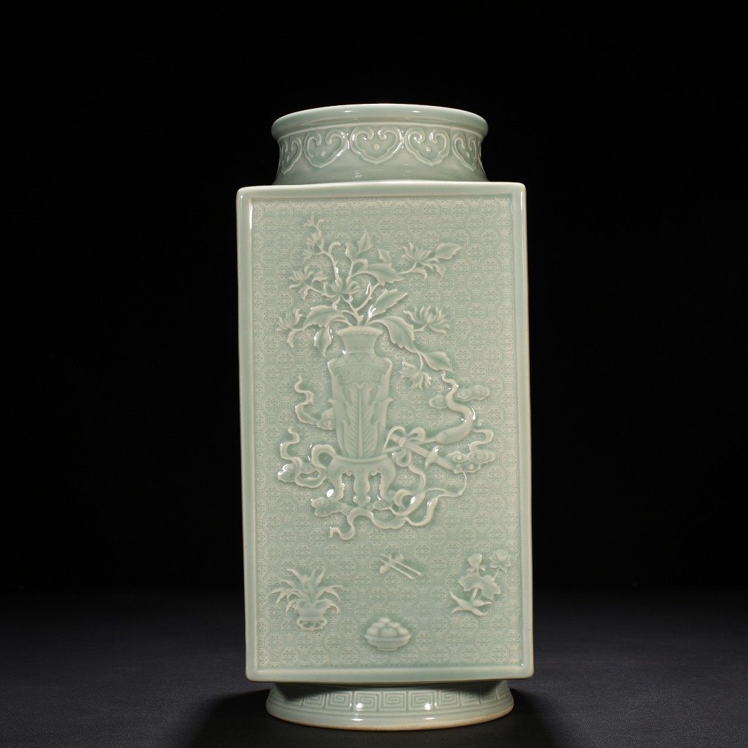 Qing Dynasty Qianlong pink celadon glaze carved ancient flower pattern Cong style vase