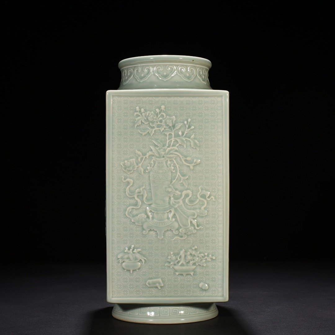 Qing Dynasty Qianlong pink celadon glaze carved ancient flower pattern Cong style vase