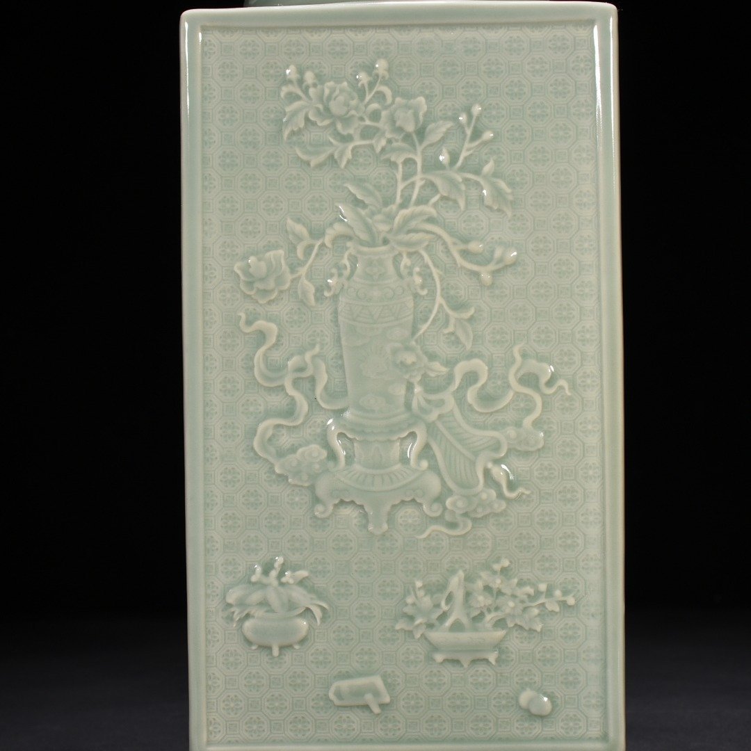 Qing Dynasty Qianlong pink celadon glaze carved ancient flower pattern Cong style vase