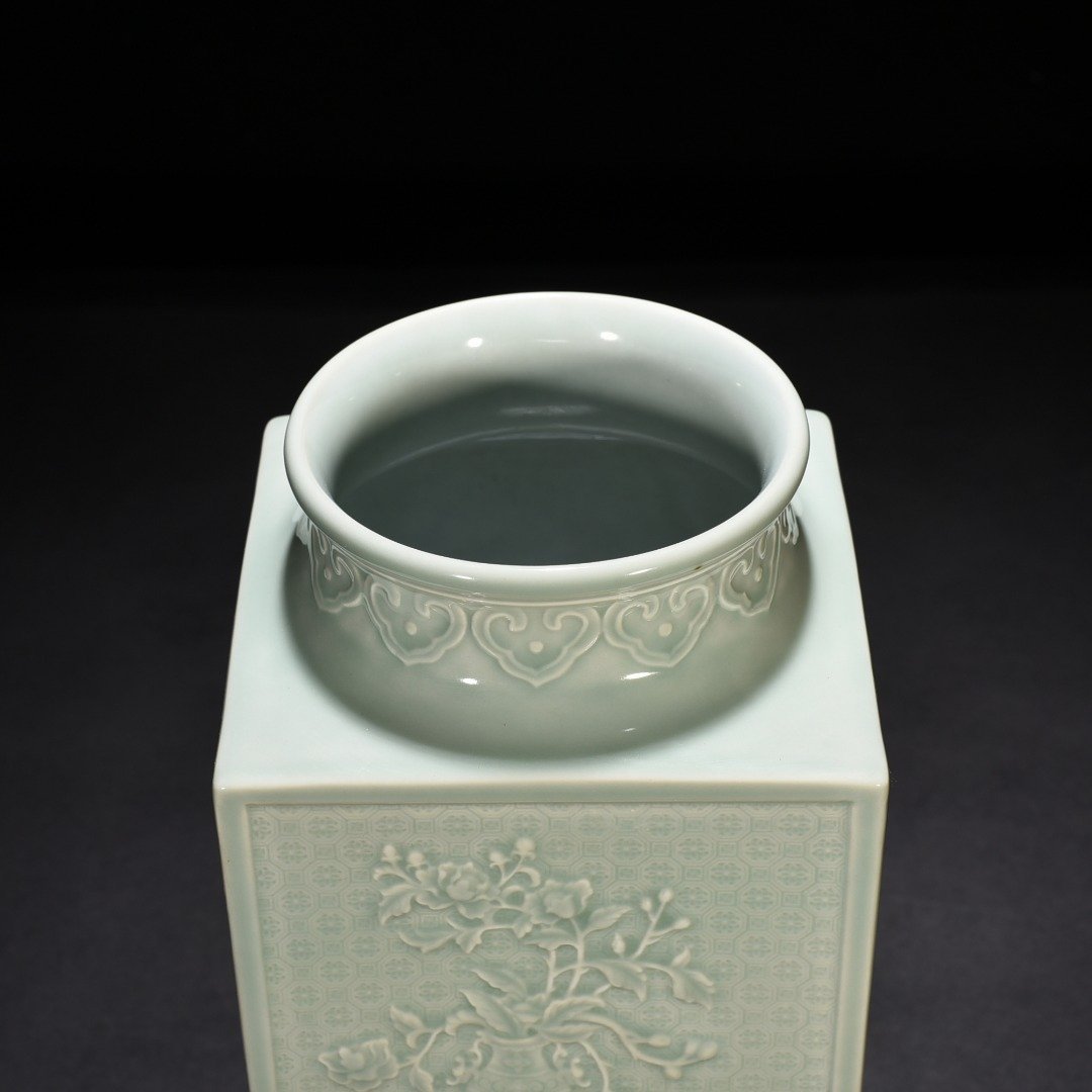 Qing Dynasty Qianlong pink celadon glaze carved ancient flower pattern Cong style vase