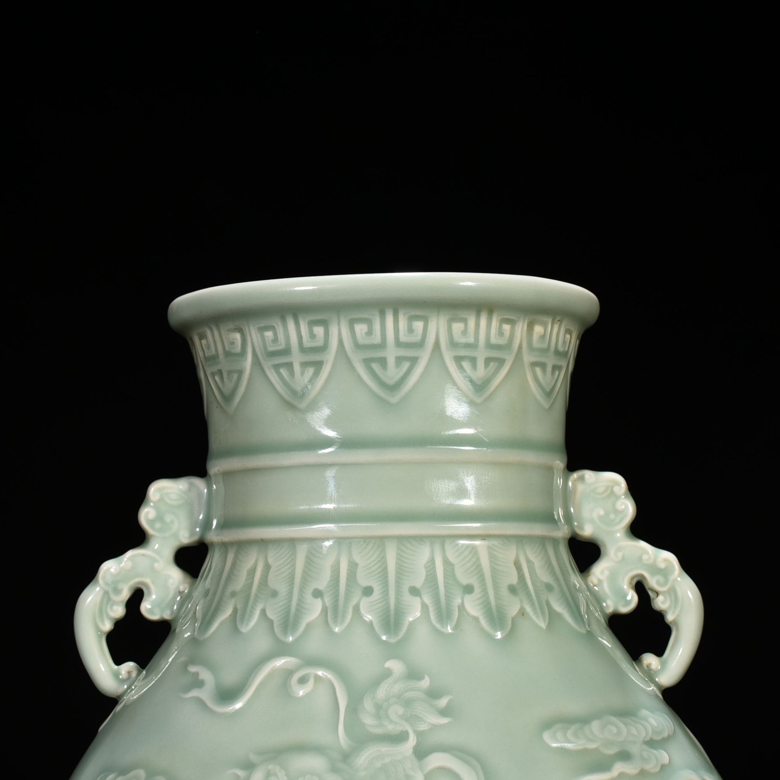 Qing Dynasty Qianlong pink celadon glaze carved lion rolling hydrangea amphora