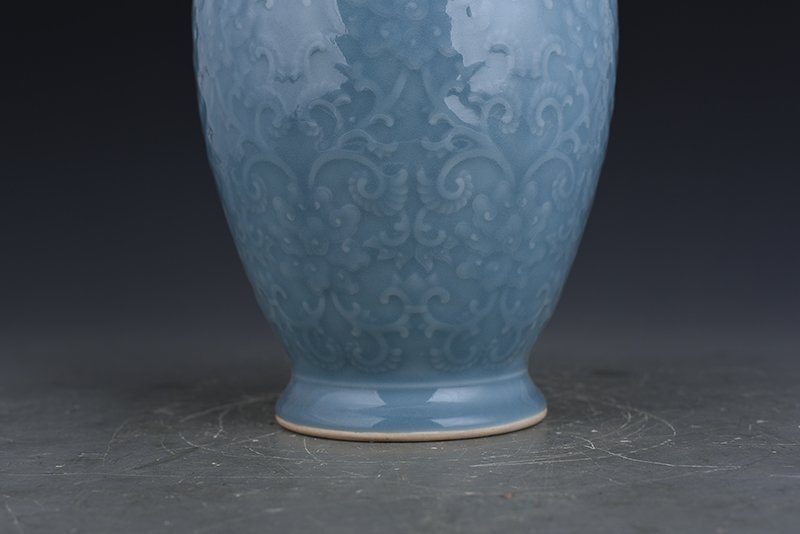 Qing Dynasty Qianlong pink celadon glaze carved flower and peony pattern dish bottle