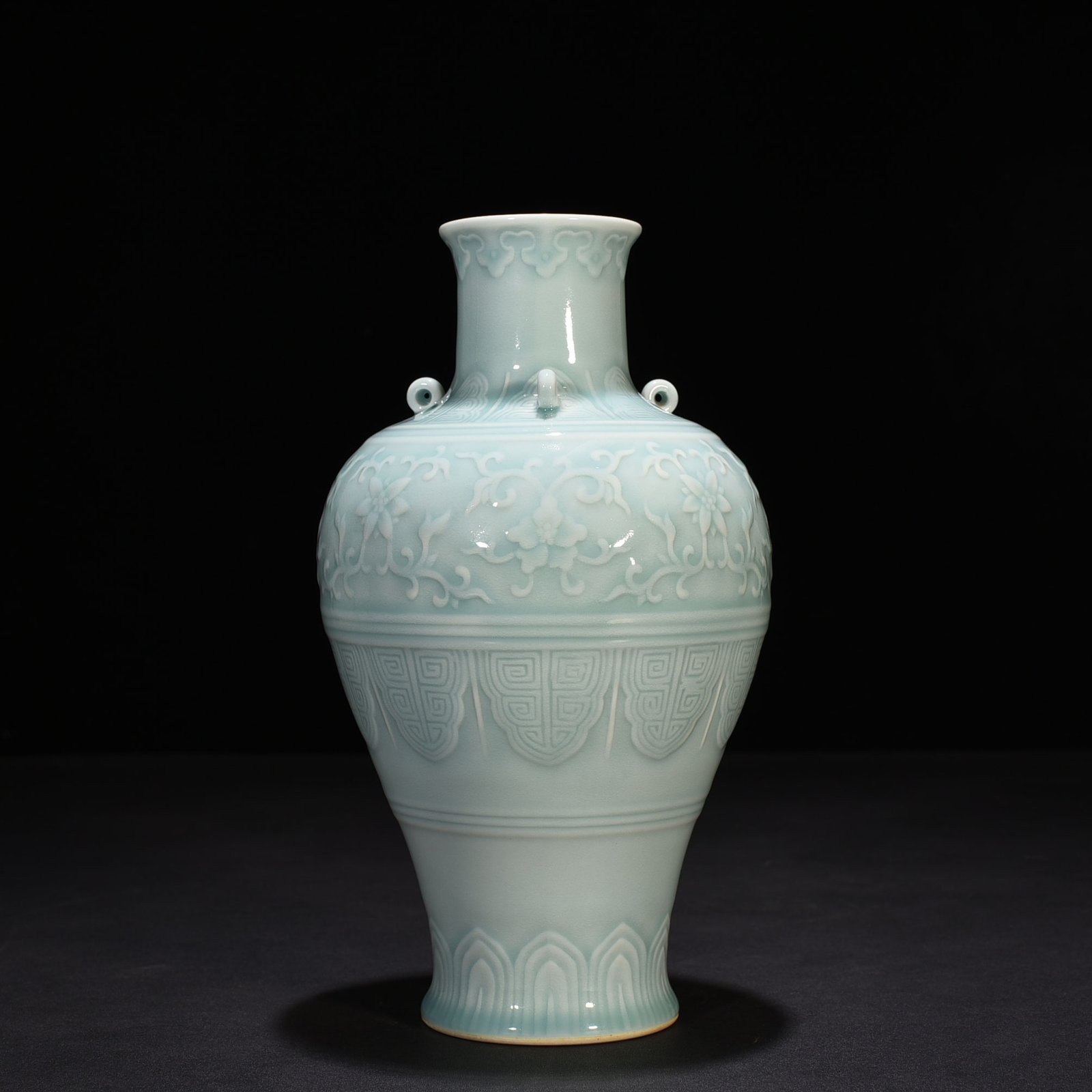 Qing Dynasty Qianlong pink celadon glaze carved flower pattern three series statue