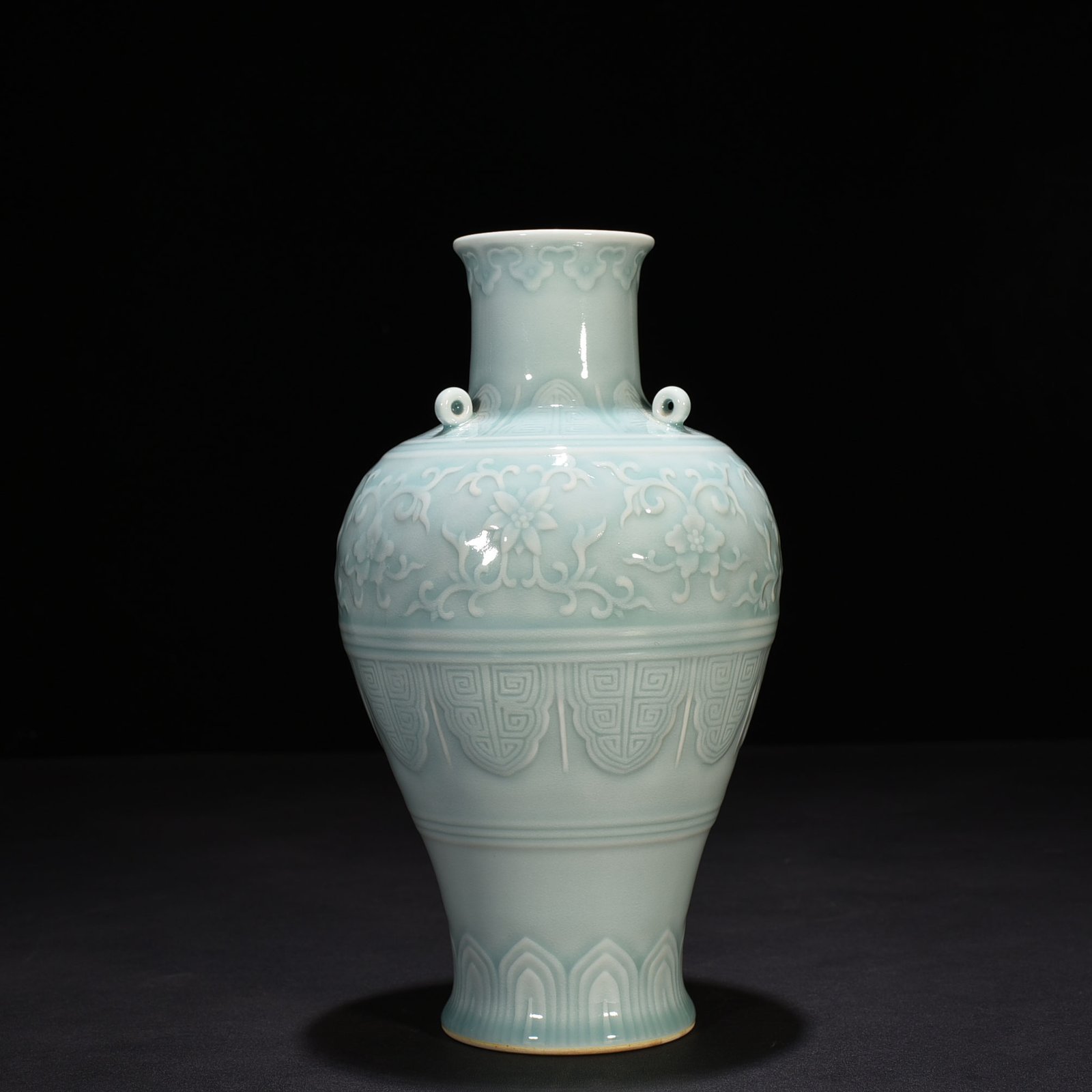 Qing Dynasty Qianlong pink celadon glaze carved flower pattern three series statue