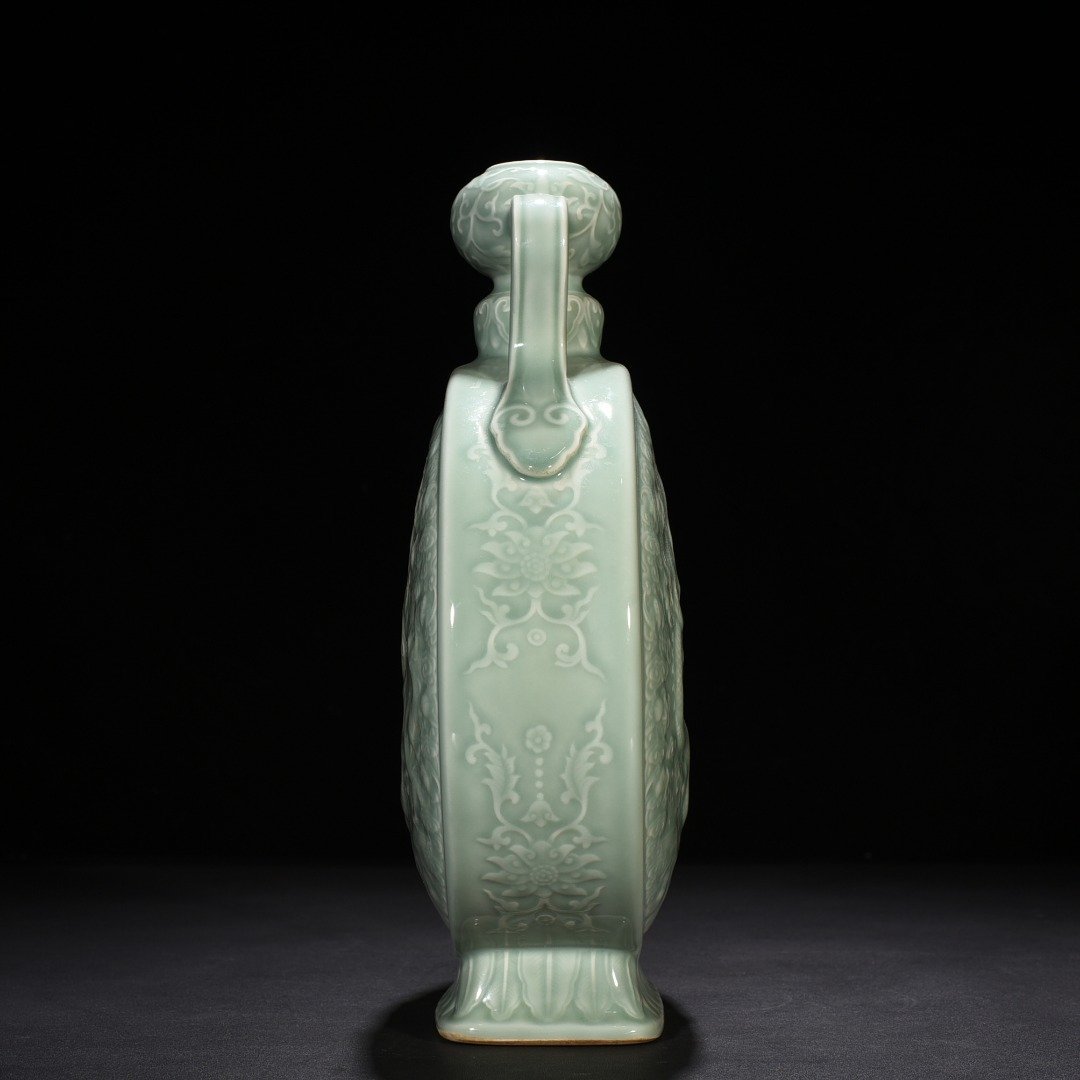 Qing Dynasty Qianlong pink celadon glaze flat vase with dragon pattern
