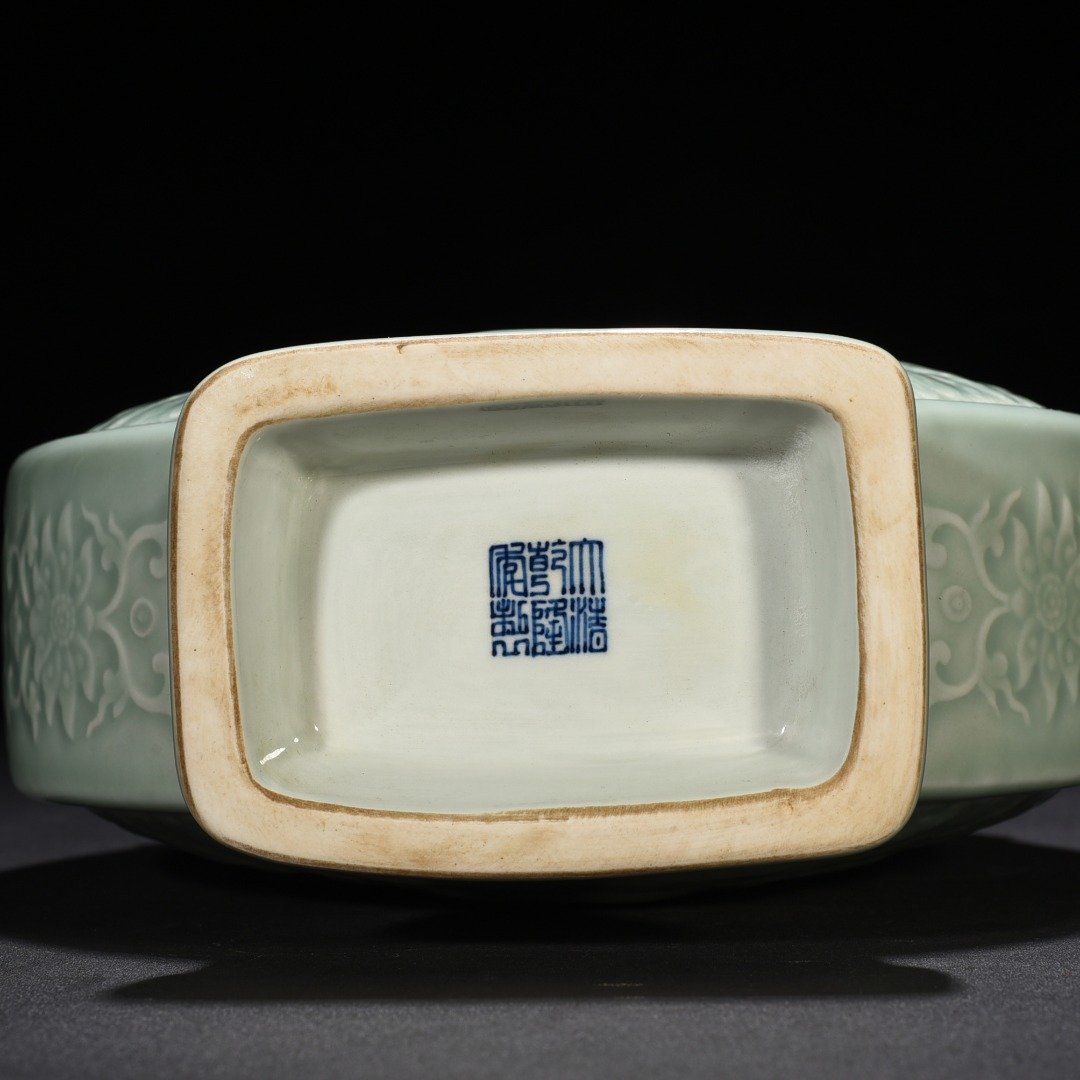 Qing Dynasty Qianlong pink celadon glaze flat vase with dragon pattern
