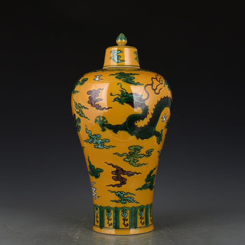 Qing Dynasty Qianlong plain three-color dragon and phoenix pattern plum vase