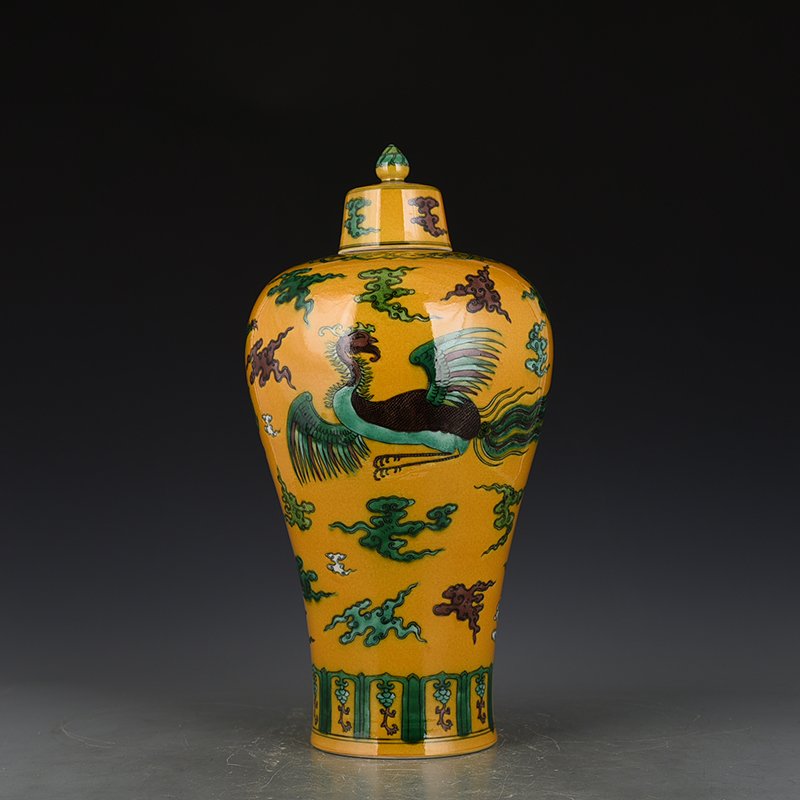 Qing Dynasty Qianlong plain three-color dragon and phoenix pattern plum vase