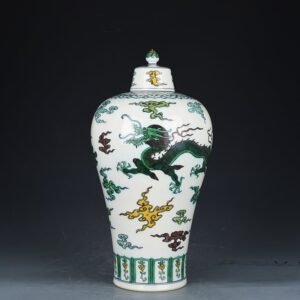 Qing Dynasty Qianlong plain three-color dragon and phoenix pattern plum vase with lid