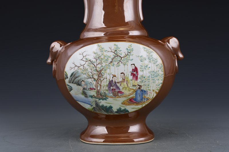 Qing Dynasty Qianlong purple gold glaze consecrated pastel figure pattern flat bottle