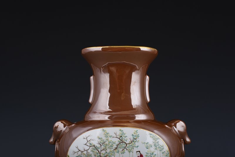 Qing Dynasty Qianlong purple gold glaze consecrated pastel figure pattern flat bottle