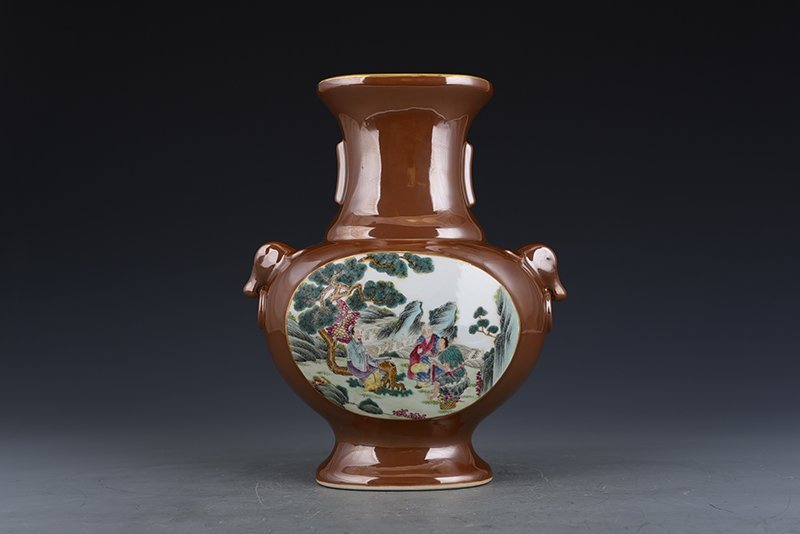 Qing Dynasty Qianlong purple gold glaze consecrated pastel figure pattern flat bottle