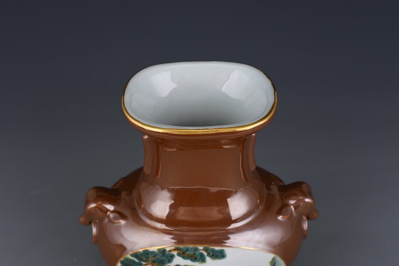 Qing Dynasty Qianlong purple gold glaze consecrated pastel figure pattern flat bottle