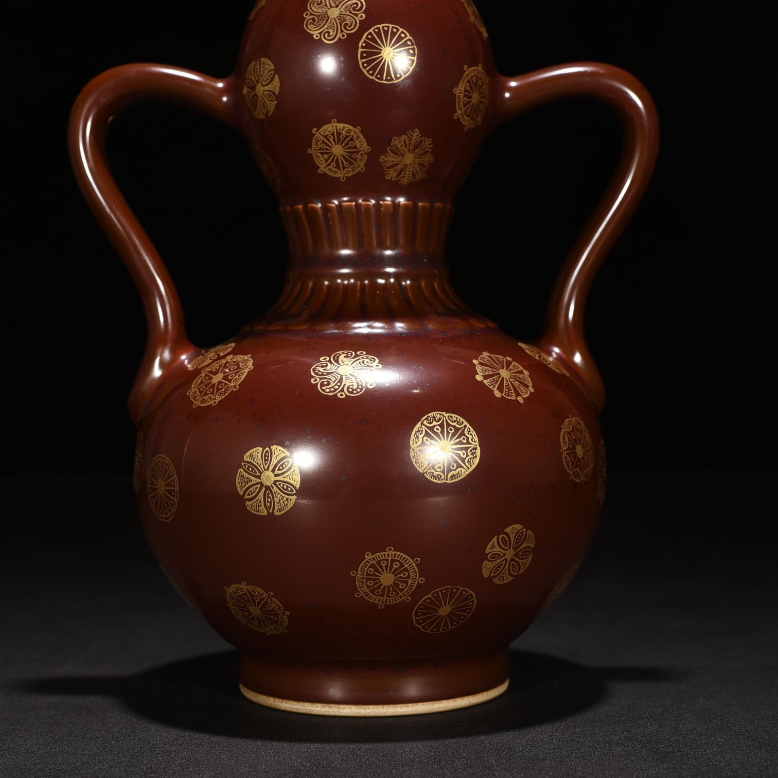 Qing Dynasty Qianlong purple gold glaze with gold leather ball pattern Ruyi ear gourd vase