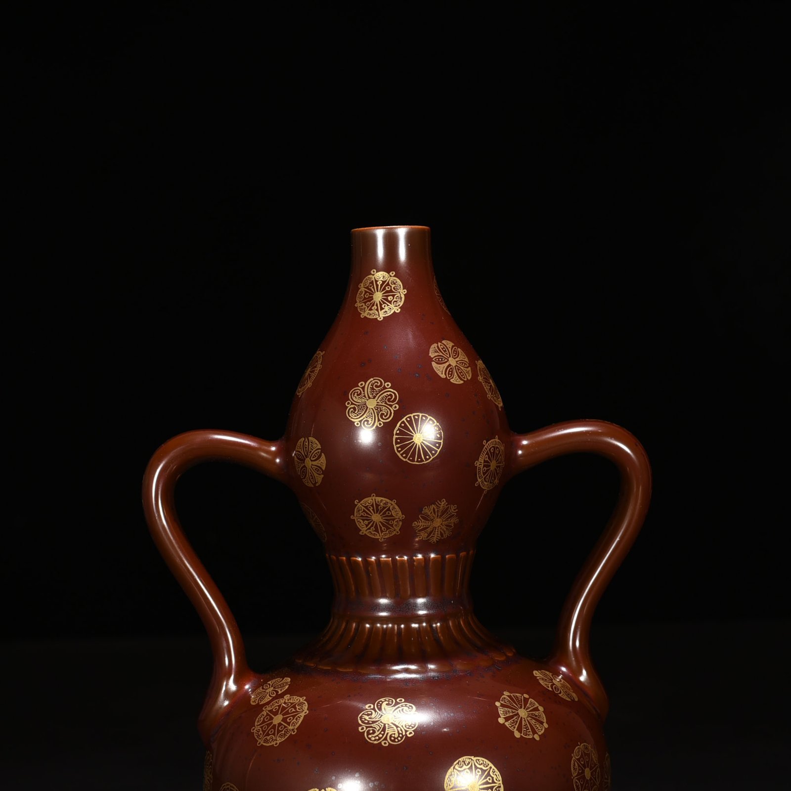 Qing Dynasty Qianlong purple gold glaze with gold leather ball pattern Ruyi ear gourd vase