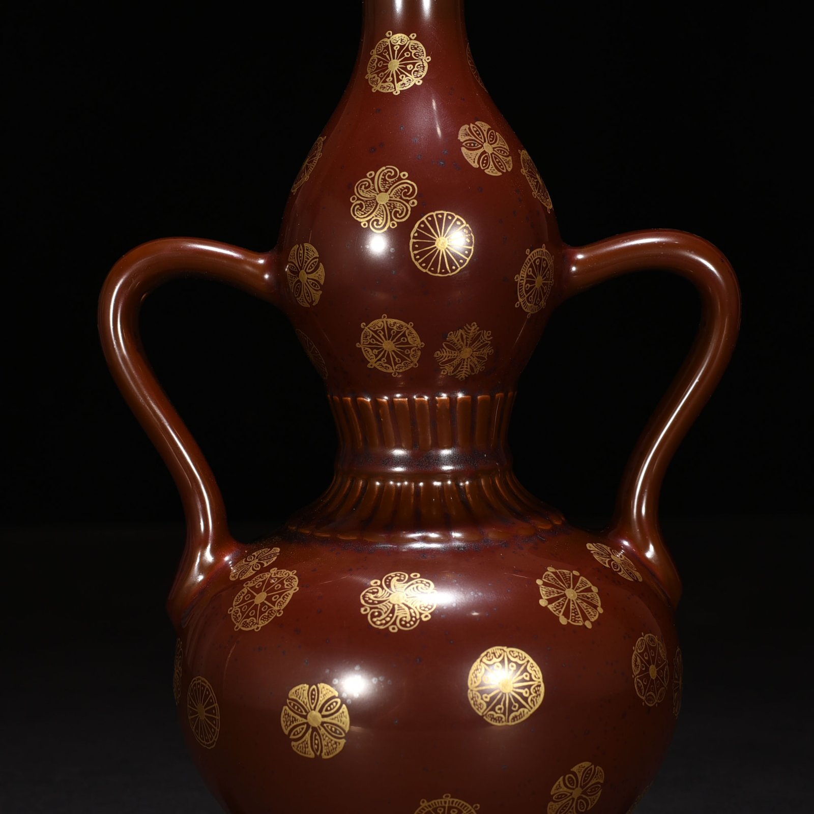 Qing Dynasty Qianlong purple gold glaze with gold leather ball pattern Ruyi ear gourd vase