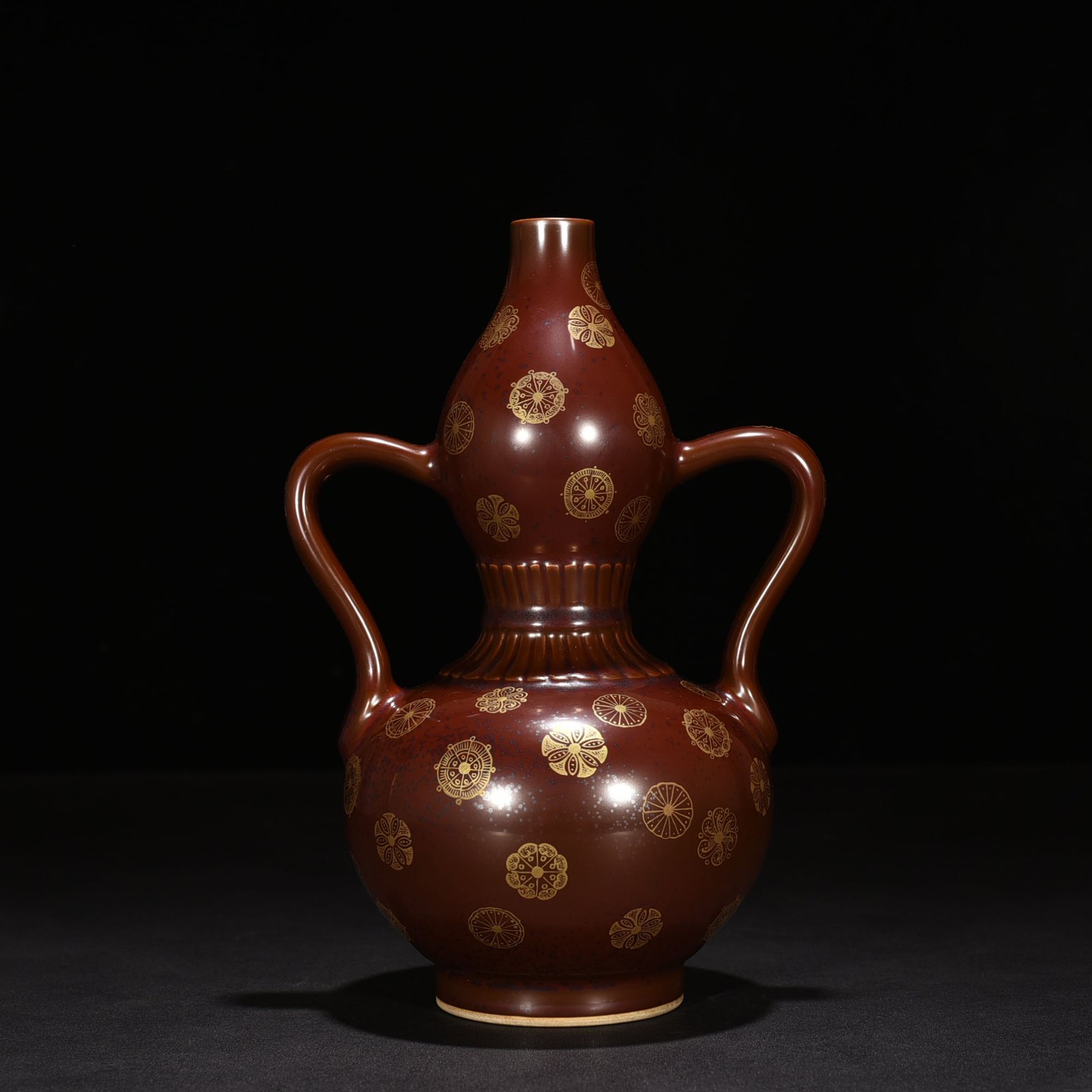 Qing Dynasty Qianlong purple gold glaze with gold leather ball pattern Ruyi ear gourd vase