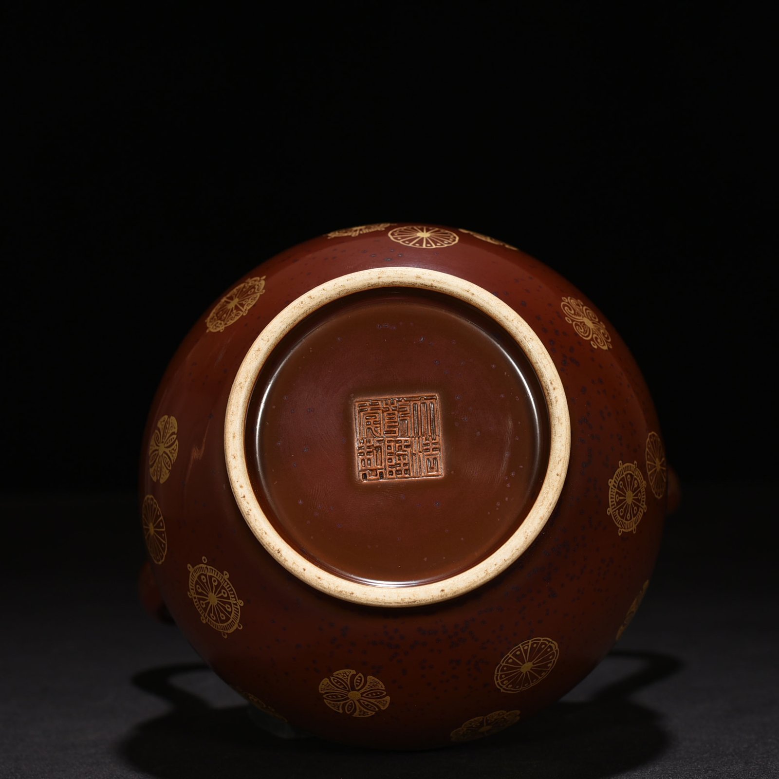 Qing Dynasty Qianlong purple gold glaze with gold leather ball pattern Ruyi ear gourd vase