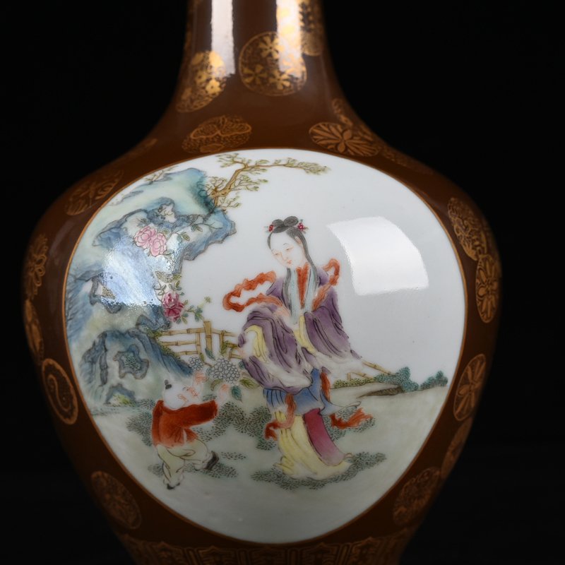 Qing Dynasty Qianlong purple gold glaze with gold leather ball pattern consecrated pastel character bile bottle