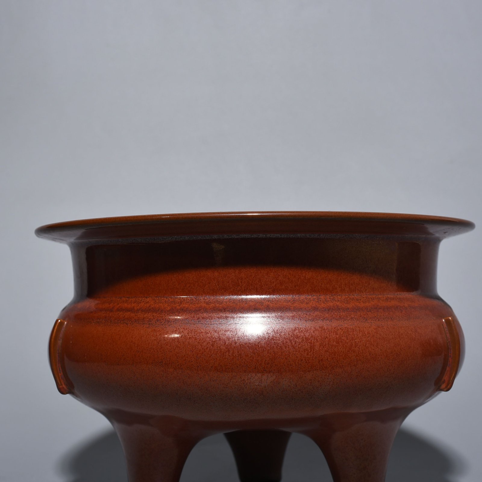 Qing Dynasty Qianlong Purple gold-glazed three-legged furnace