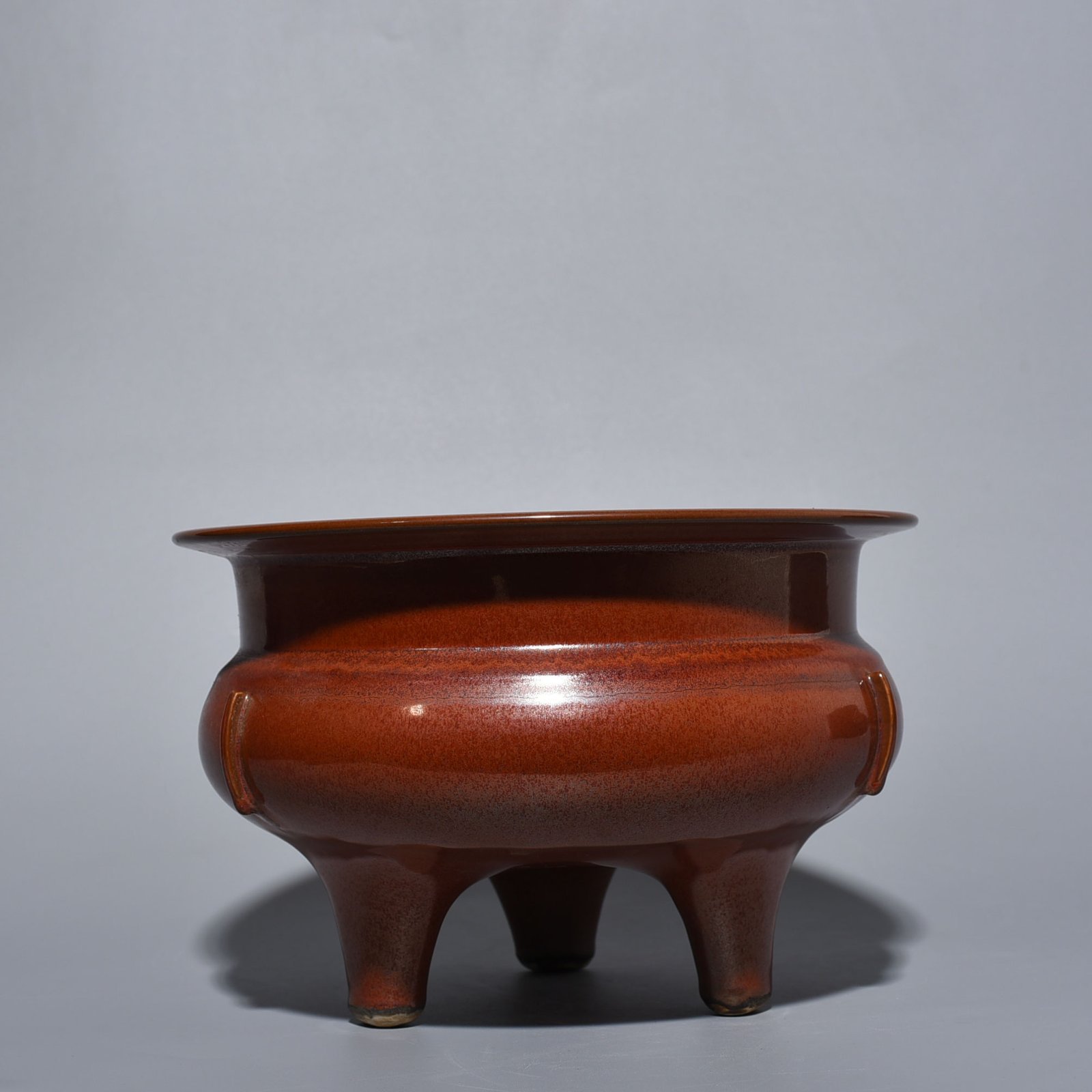 Qing Dynasty Qianlong Purple gold-glazed three-legged furnace